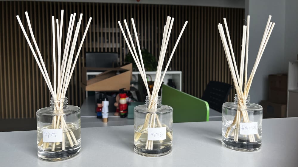 diffuse testing of different solvents of reeds diffuser